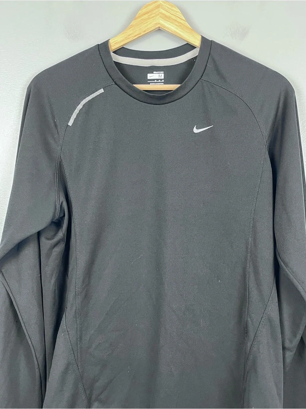 Nike FIt Dry Men's Black Long Sleeve Performance Training Shirt Size M; Running